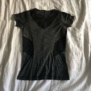 Lululemon Grey Top 🖤
